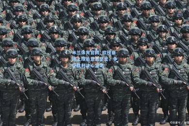 米兰体育官网_欧预赛场上球员意志坚定，争夺胜利决心坚定